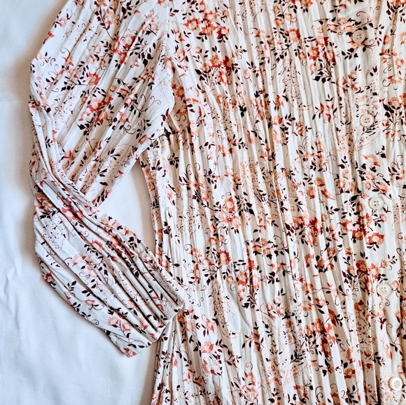 Como Womens Red And Pink Floral Pleated Button Up Collared Blouse Size Medium - Picture 4 of 10